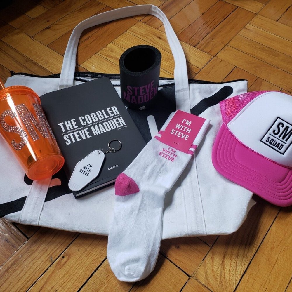 Steve Madden logo Collectable 7 Items. Unique ** BRAND NEW